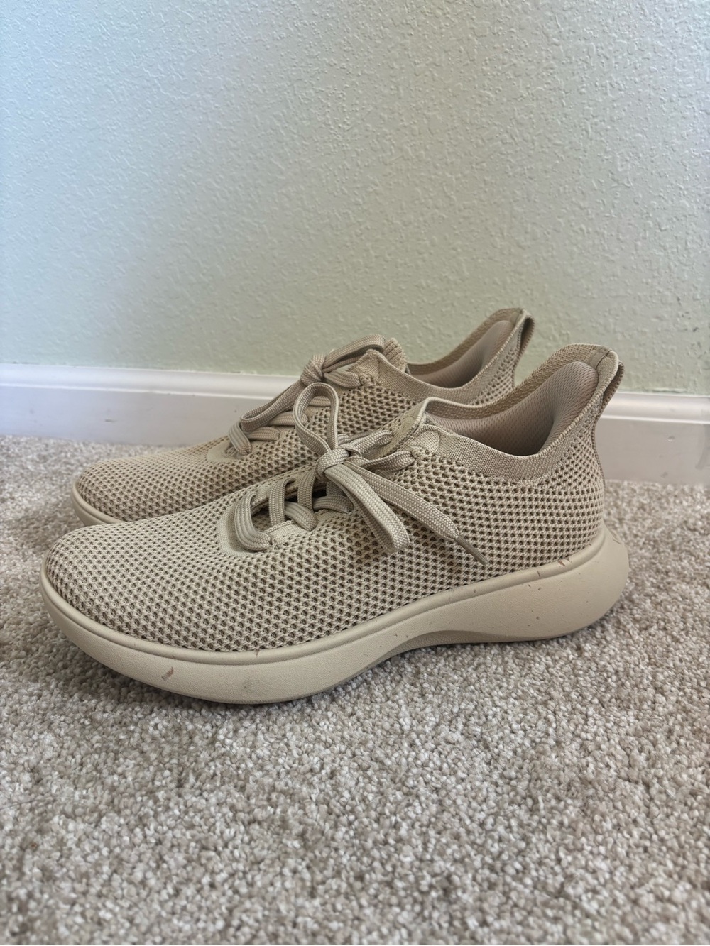 Vivaia Urban Mesh Unisex Beige Sneakers Size 38 or US 7 Women’s